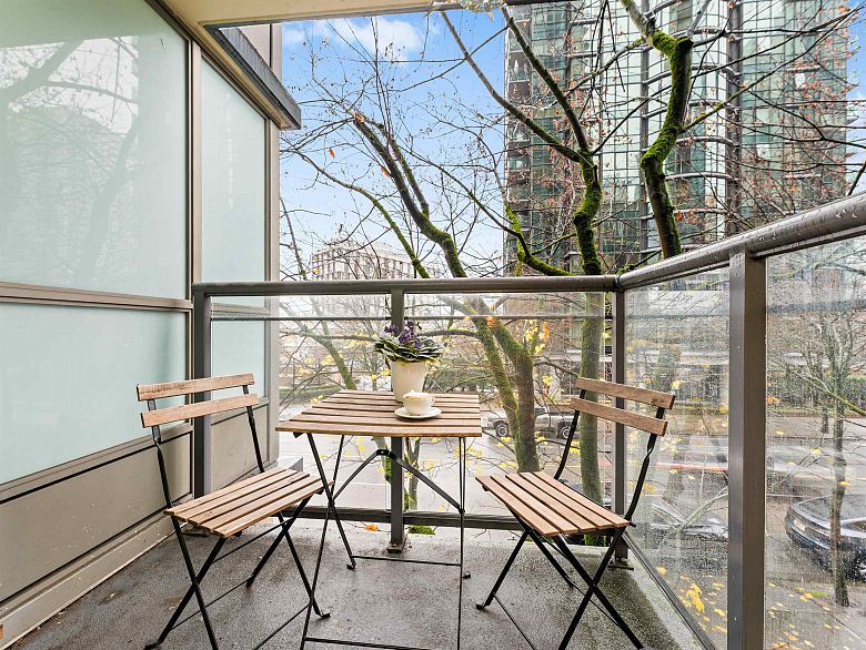 306 1328 W Pender Street