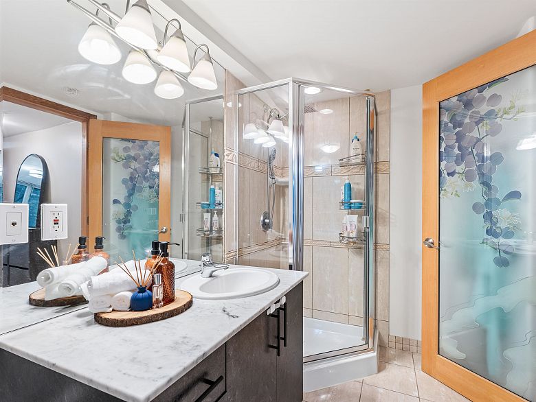 306 1328 W Pender Street