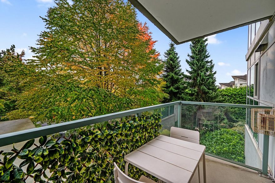 205 2733 Chandlery Place