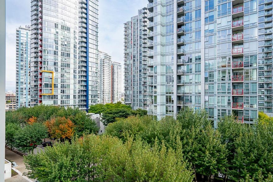 816 161 W Georgia Street