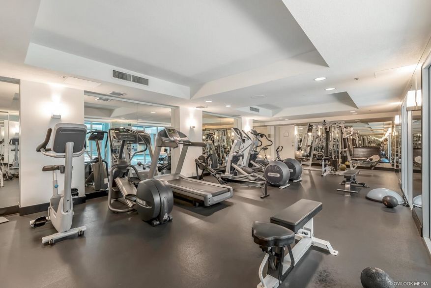 1806 588 Broughton Street