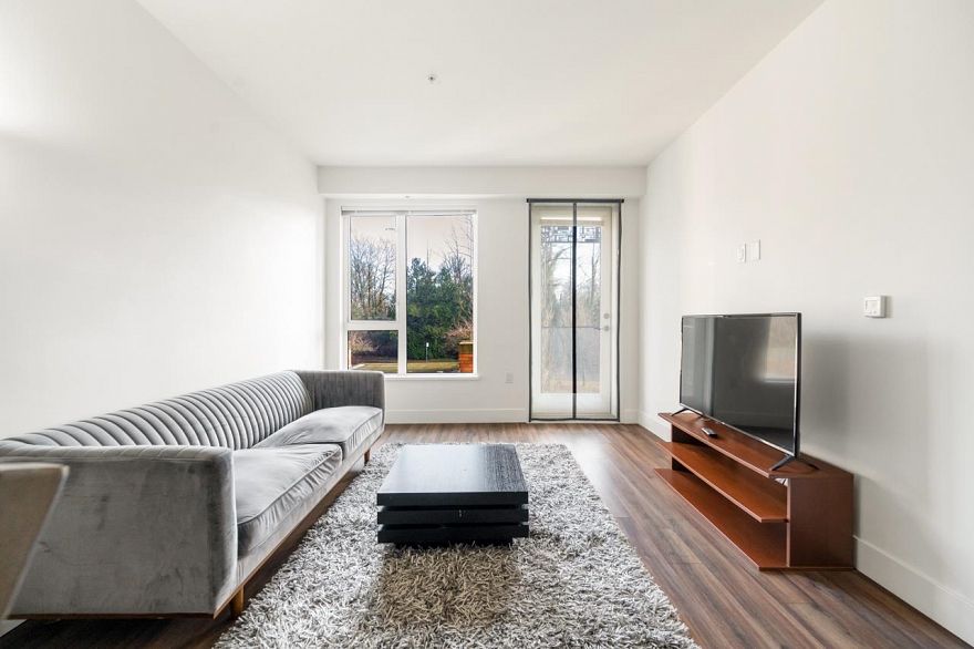 205 6933 Cambie Street