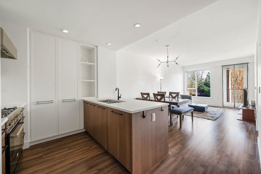 205 6933 Cambie Street