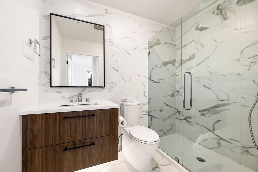 205 6933 Cambie Street