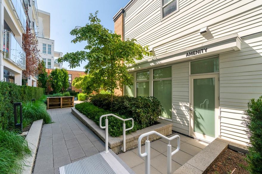 205 6933 Cambie Street