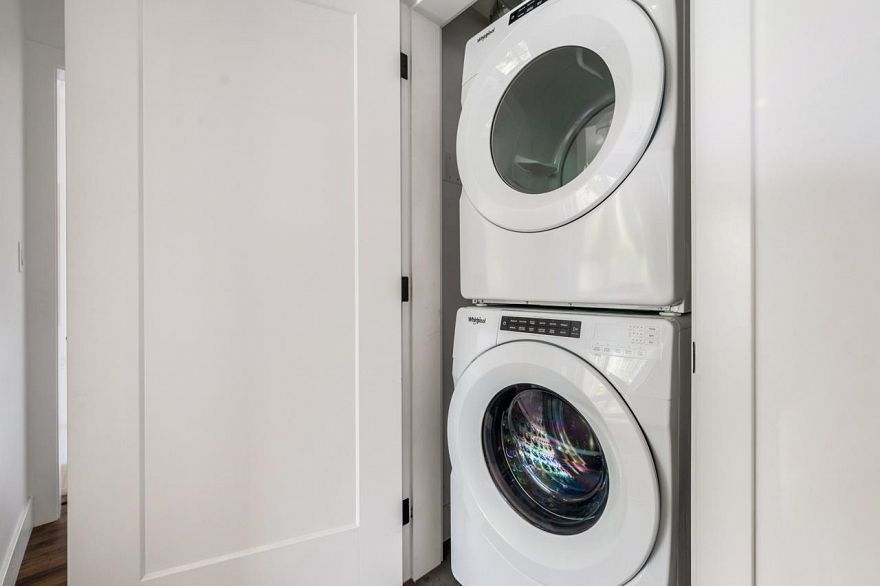 205 6933 Cambie Street