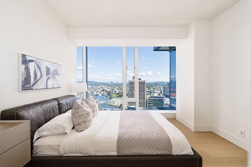 4102 1011 W Cordova Street