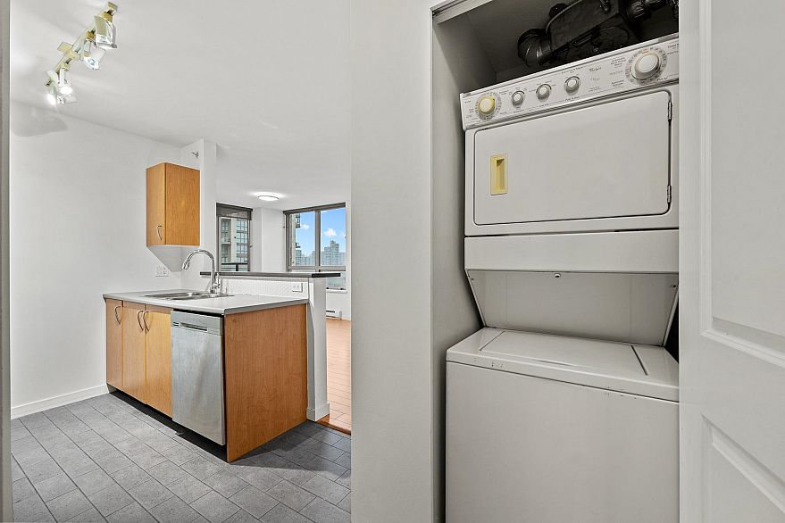 1804 1295 Richards Street