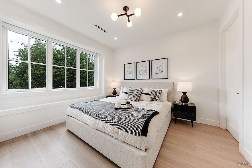 1 3121 E 46th Avenue