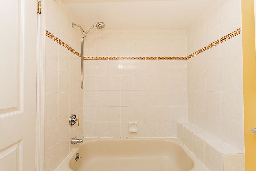 1304 283 Davie Street