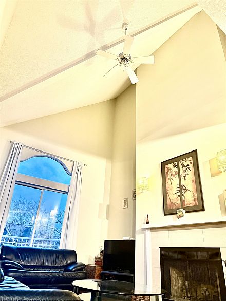 304 592 W 16th Avenue