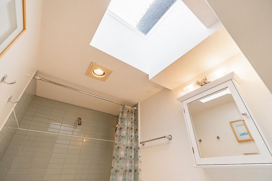 304 592 W 16th Avenue