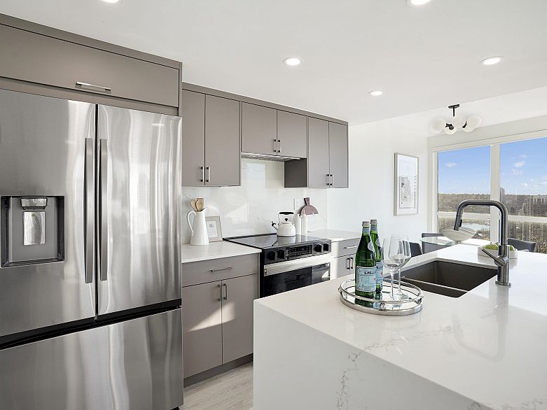 3309 939 Homer Street