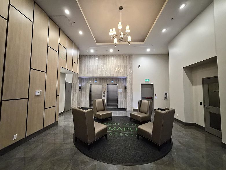 317 2033 W 10th Avenue