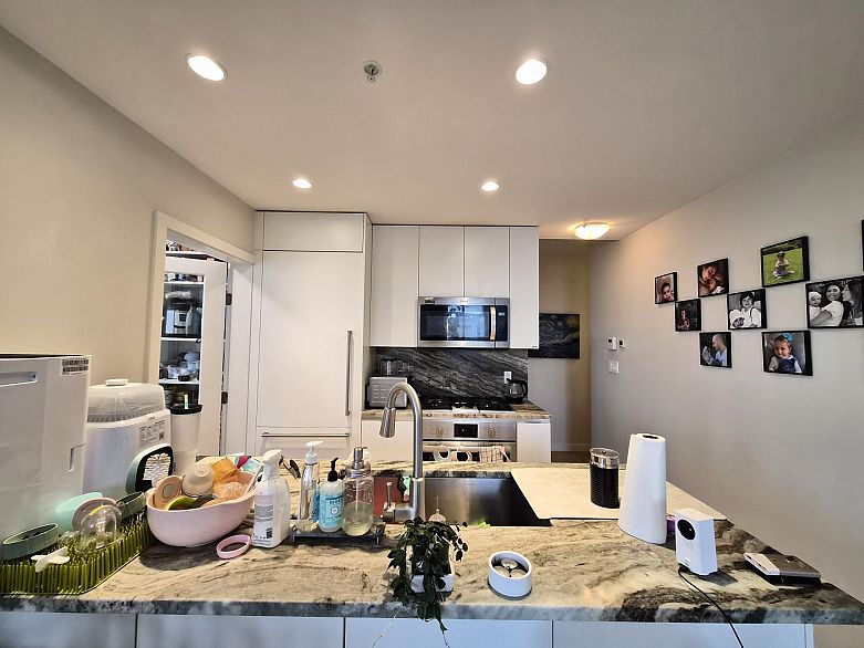 317 2033 W 10th Avenue