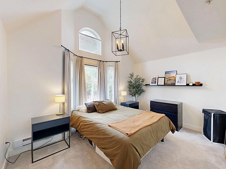 101 1672 E Pender Street