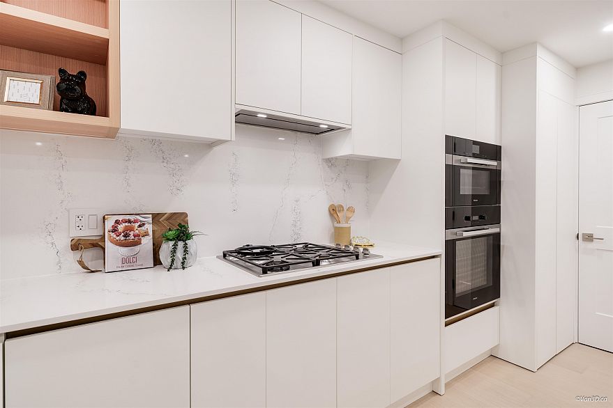 105 918 W 32nd Avenue