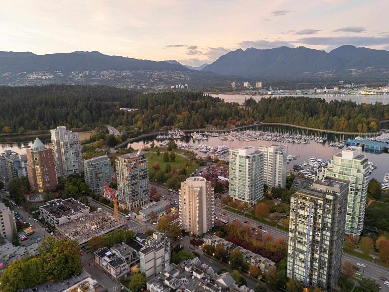 201 1788 W Georgia Street