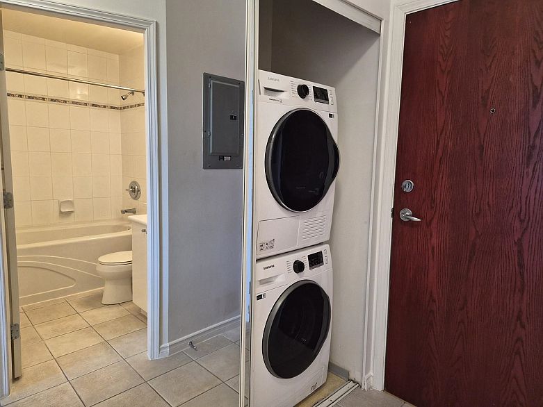 806 1239 W Georgia Street