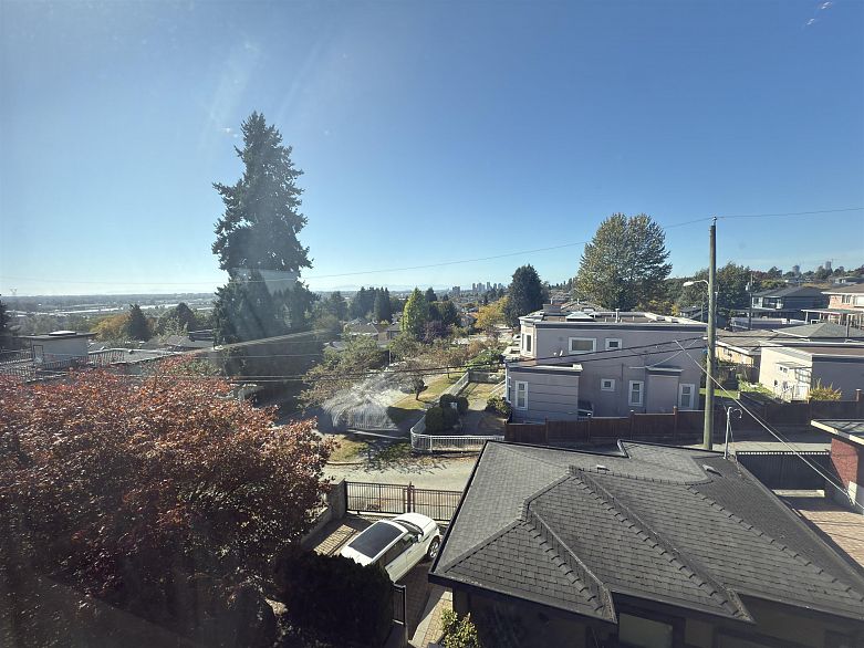 7689 Jasper Crescent