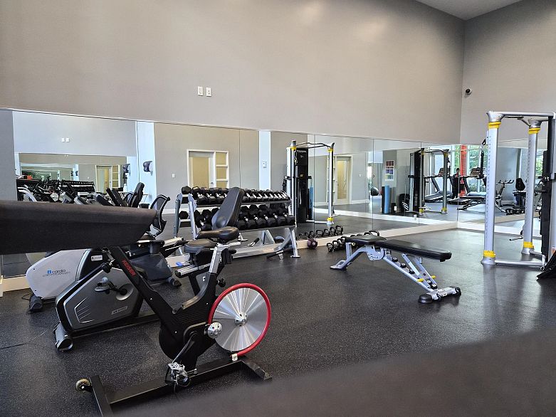 317 2033 W 10th Avenue