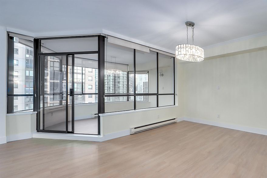 701 738 Broughton Street