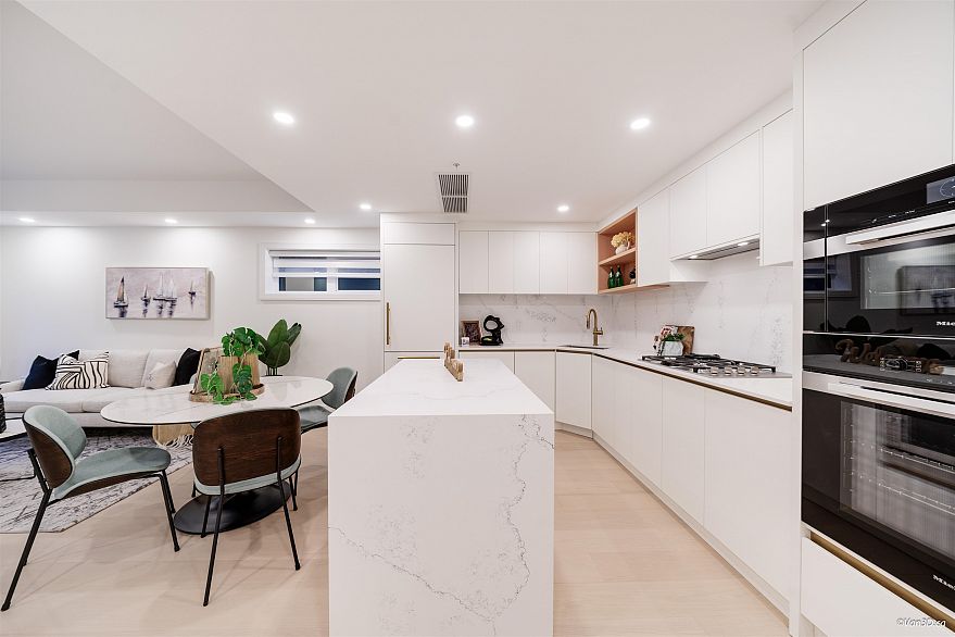 105 918 W 32nd Avenue