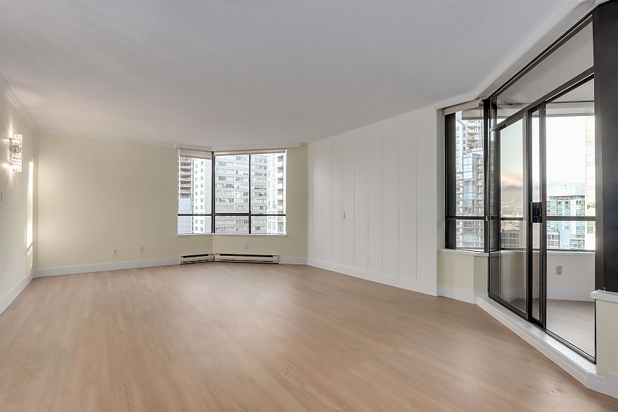 701 738 Broughton Street