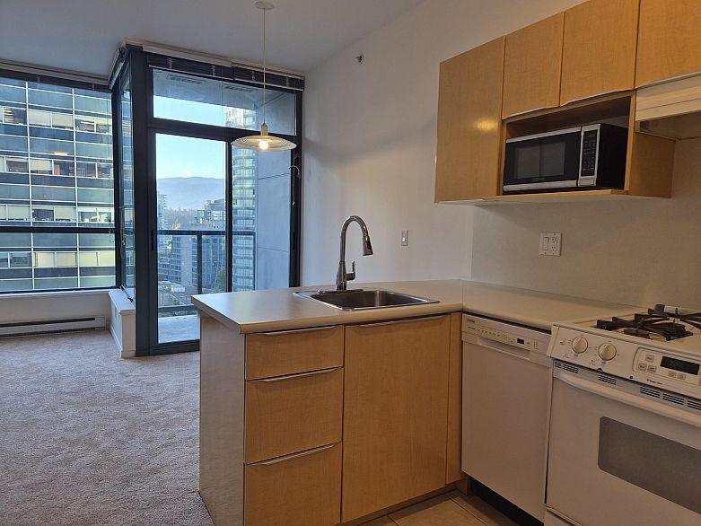 806 1239 W Georgia Street