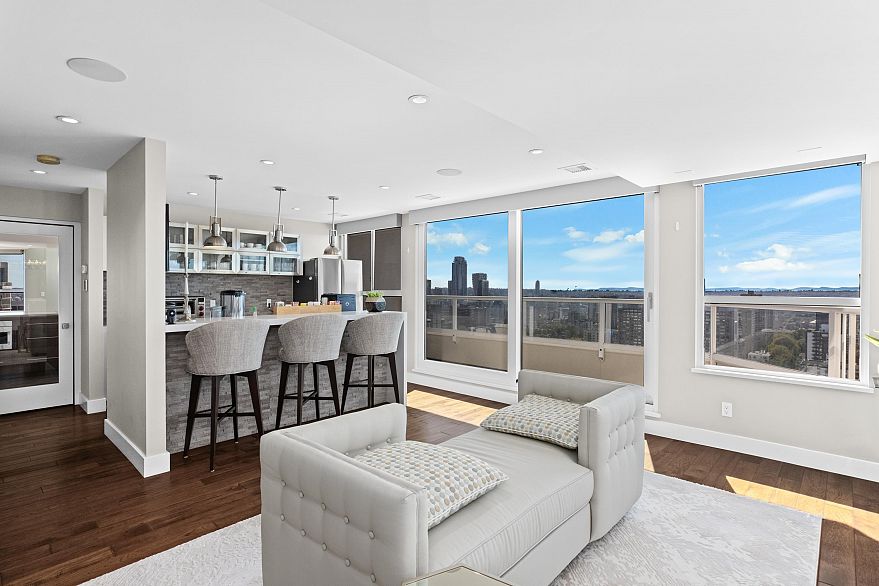 3101 717 Jervis Street