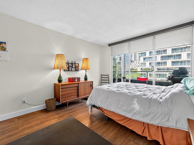 801 1500 Howe Street