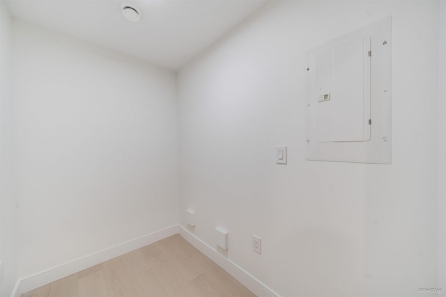 105 918 W 32nd Avenue