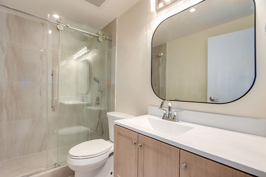 701 738 Broughton Street