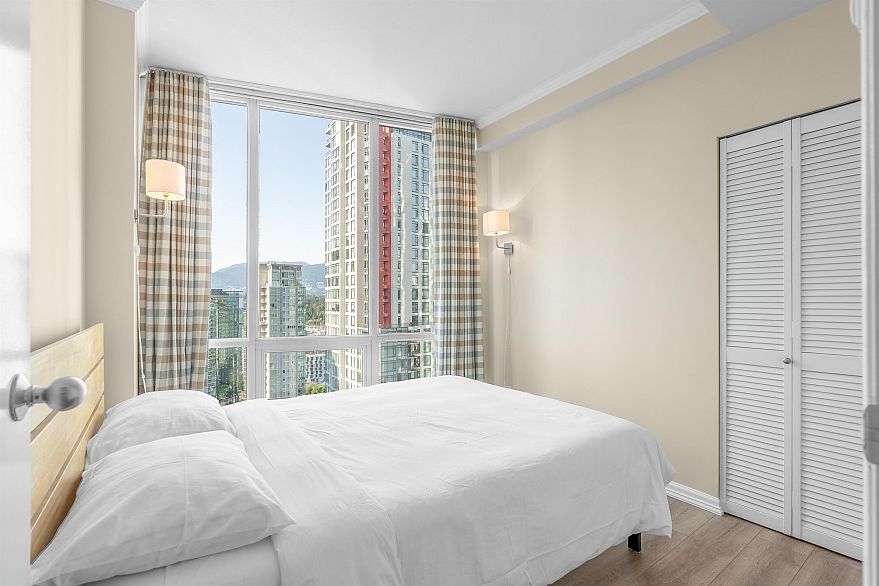 2702 1166 Melville Street