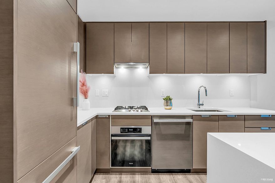 407 6328 Cambie Street