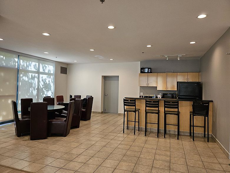 806 1239 W Georgia Street