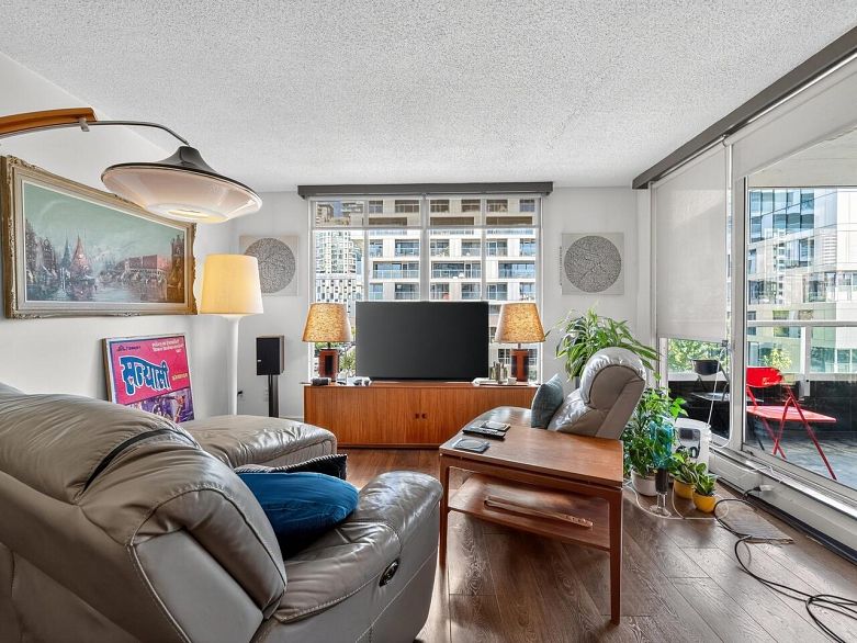 801 1500 Howe Street