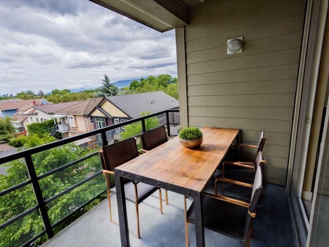 208 2889 E 1st Avenue