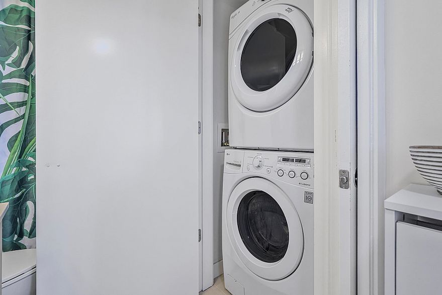 803 161 E 1st Avenue