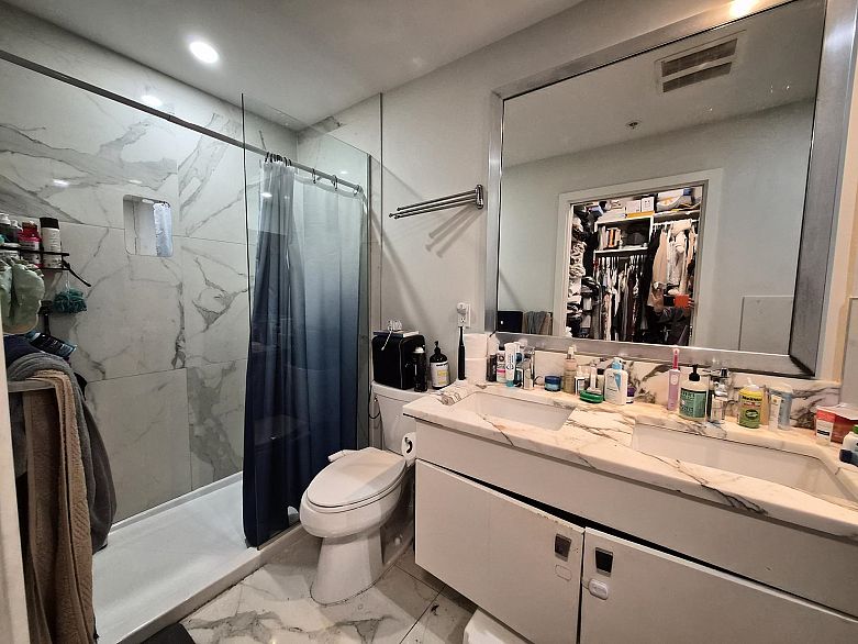 317 2033 W 10th Avenue