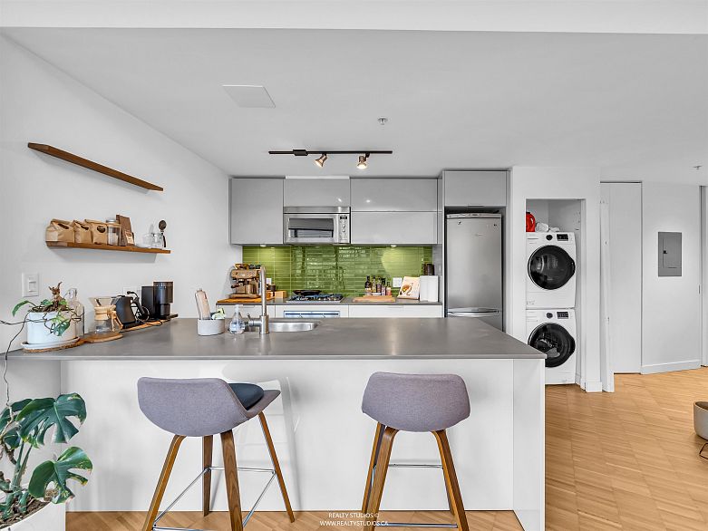 908 128 W Cordova Street