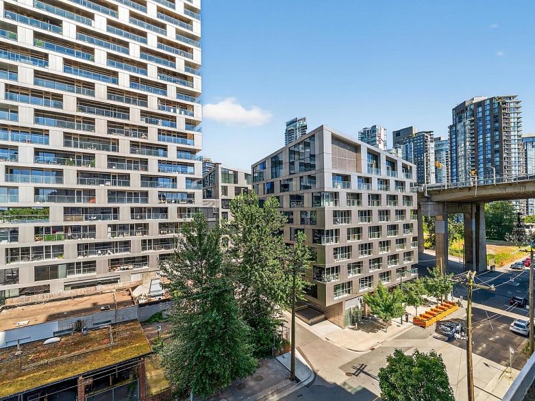 801 1500 Howe Street