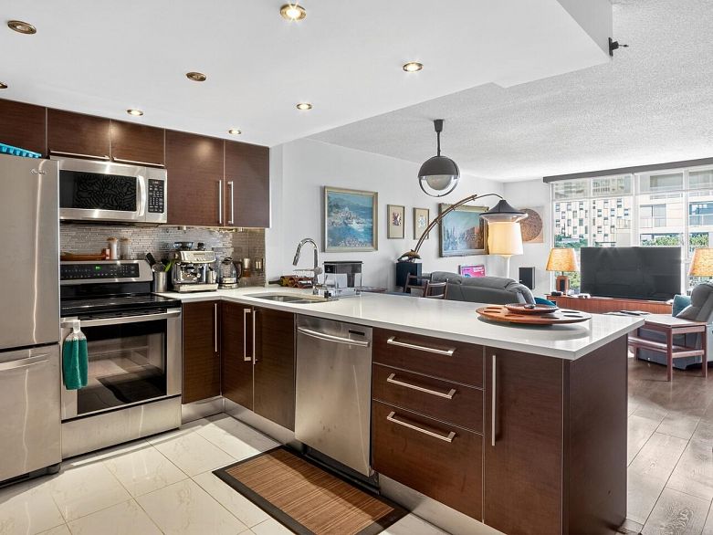 801 1500 Howe Street