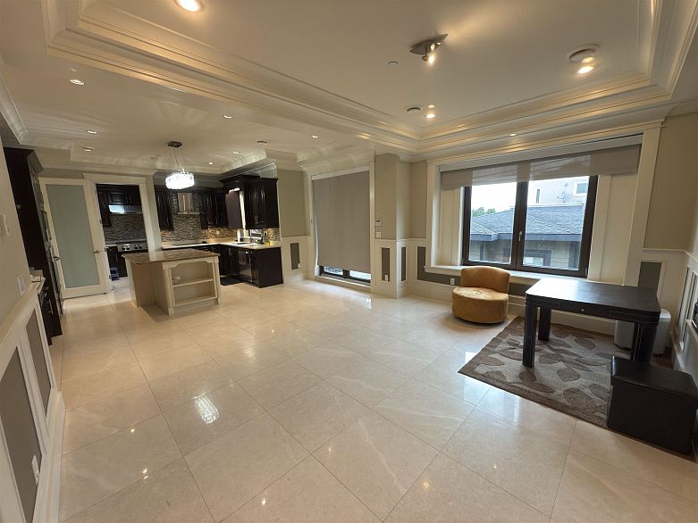 7689 Jasper Crescent