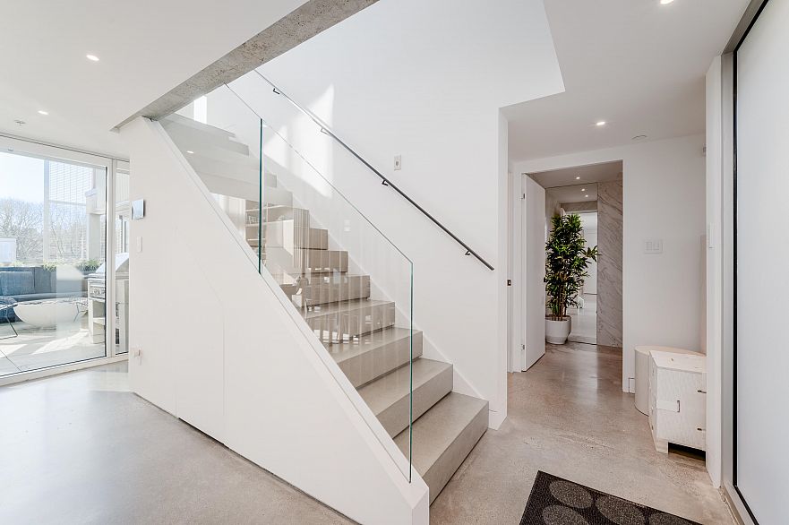 401 4387 W 10th Avenue