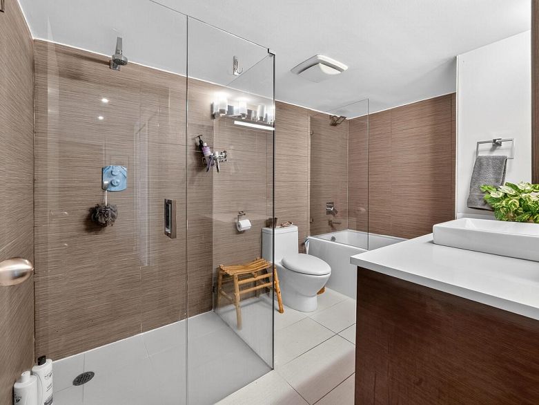 801 1500 Howe Street