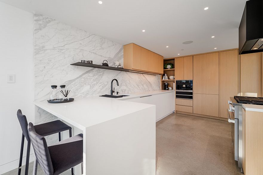 401 4387 W 10th Avenue