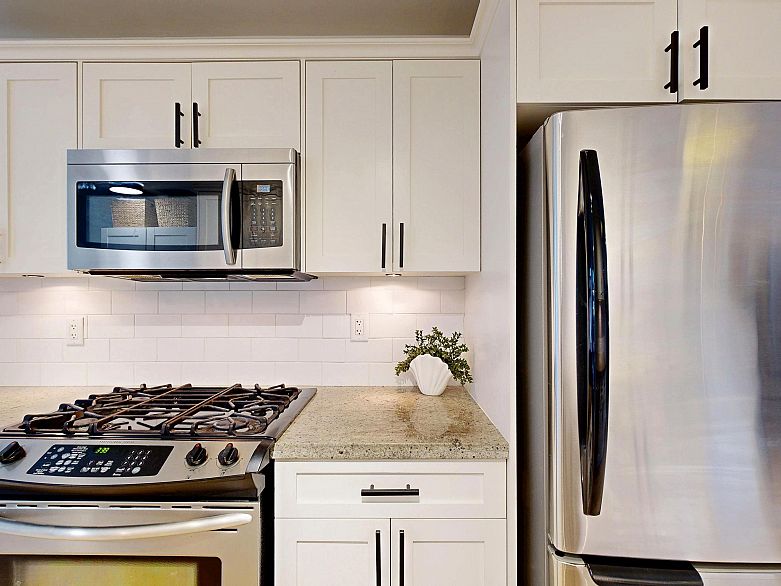 101 1672 E Pender Street