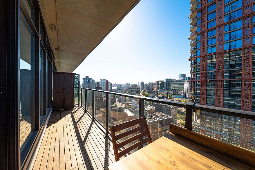 2508 108 W Cordova Street