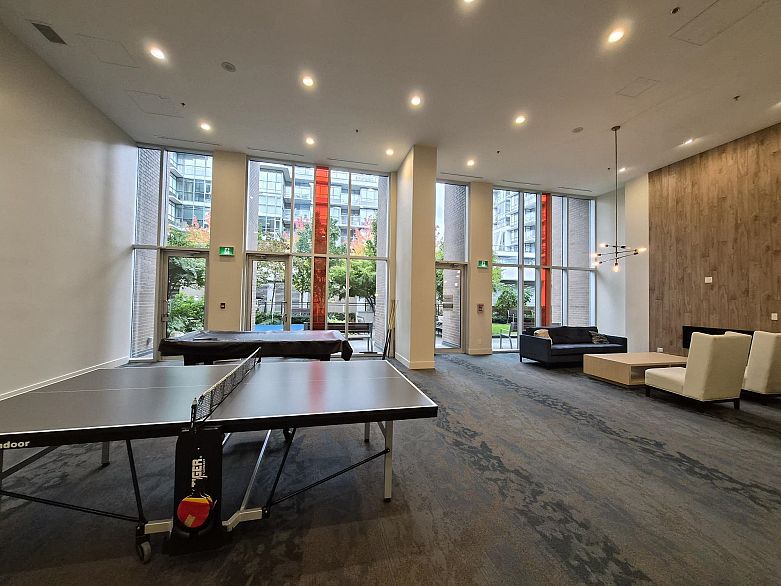 317 2033 W 10th Avenue